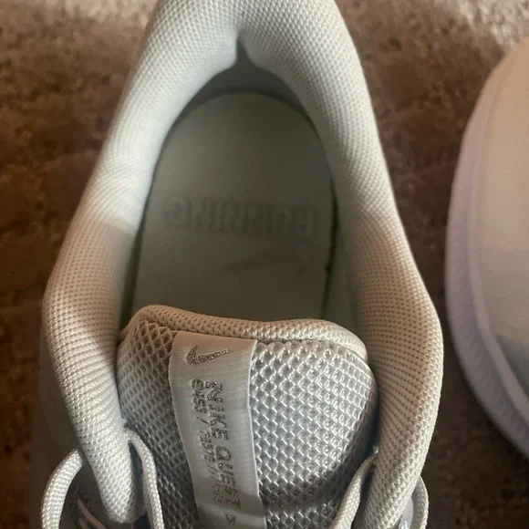 NWOB Nike Women’s Quest 4 size 10.5 - Picture 6 of 7